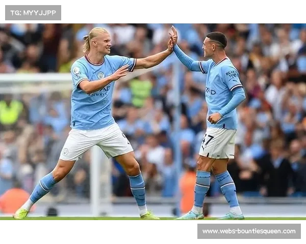 曼城随队记者评论哈兰德训练视频表现 展现出强大进攻潜力与专注精神